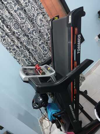 Manama, Sporting Goods, BHD 80,  Treadmill With Attached Massager, Heavy Duty 100bd