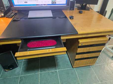 Al Ameer Fawwaz Junobi, Furniture, SAR 600,  Office Chair And Table