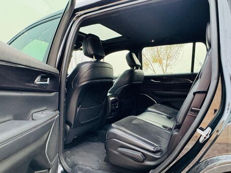 Manama, Vehicles, Cars & Trucks , BHD 1,  Jeep Grand Cherokee L,  2022,  38000 KM,  Low Mileage - Under Warranty - Full Option