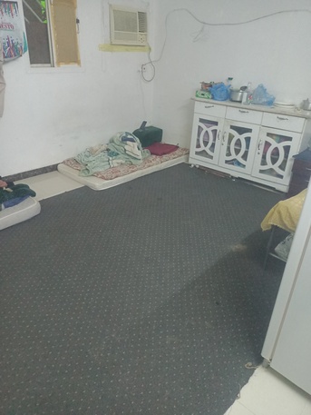 Al Yarmouk, Bedspace Available, SAR 350/month,  225 Sq. Meter,  One Bed Space Available In A Big Neat N Clean Room