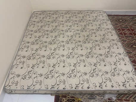 Jeddah, Household Items, SAR 475,  5 Burners Cooking Range & King Size Mattress