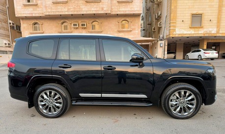Jeddah, Vehicles, Cars & Trucks , SAR 255500,  LC300 2024 GXR3 (DIESEL),  2024,  Automatic,  15000 KM,