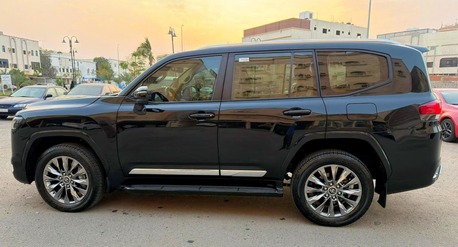Jeddah, Vehicles, Cars & Trucks , SAR 255500,  LC300 2024 GXR3 (DIESEL),  2024,  Automatic,  15000 KM,