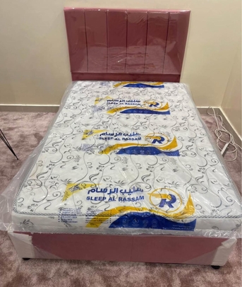 Jeddah, Furniture, SAR 5,  Medium Size Bed 🛏️ With Mattress Available In Low Price