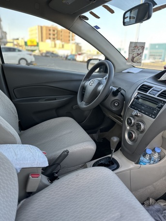 Paris, Vehicles, Cars & Trucks , 24400,  Toyota Yaris,  2013,  Automatic,  118 KM,  Yaris