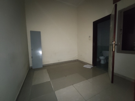 Salmaniya, Apartments/Houses, BHD 150/year,  2 BR,  Salmaniya:- Groundfloor 2Bhk Unfurnished Flat On Rent..