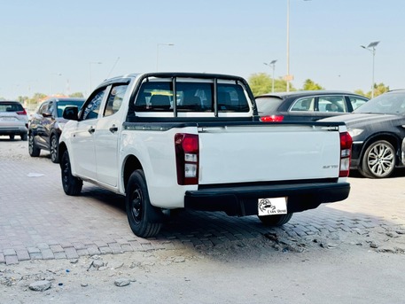Manama, Vehicles, Cars & Trucks , BHD 2500,  Isuzu D-MAX,  2015,  184000 KM,  Diesel - 2 Cab - Pickup