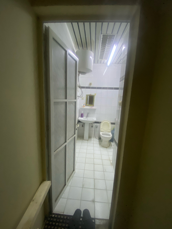 Jubail, Rooms for Rent, SAR 900/month,  Furnished,  SapretroomAvailable For Executive Bachelors For 7 To 8 Months Onely Available Now. Rent: S