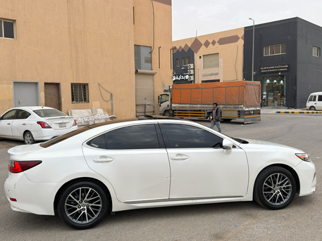 Al Khalidiyah, Vehicles, Cars & Trucks , SAR 45000,  Lexus ES 350,  2013,  Automatic,  695000 KM,    Full Options