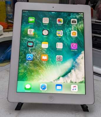 Manama, Tablet Computers, BHD 33,  Apple IPad 4th Generation 32GB Storage 9.7"Display Good Working Battery Backup Excellent