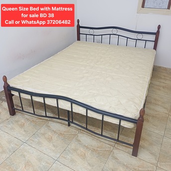 Manama, Furniture, BHD 38,  ✅️ Queen Size Bed With Mattress For Sale In Good Condition With Delivery