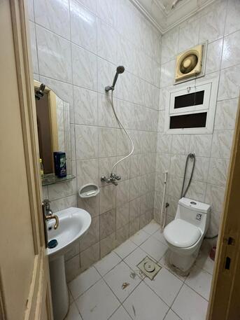 Jeddah, Rooms Available, SAR 1000/month,  Furnished,  200 Sq. Meter,  1000 Rent  Hayyasalaamah Near Alraya Mall