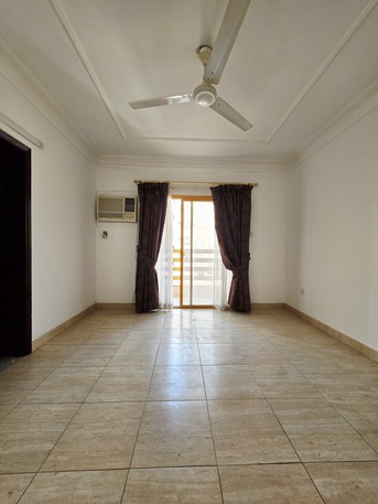 Juffair, Apartments/Houses, BHD 220/month,  2 BR,  -Parking ,Neet & Clean Semi Furnished 2 BHK Balcony Flat Without Ewa@220/BD Juffair