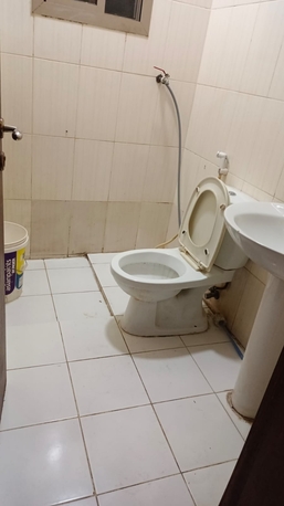 Manama, Rooms Available, BHD 90/month,  Room With Toilet And Furniture