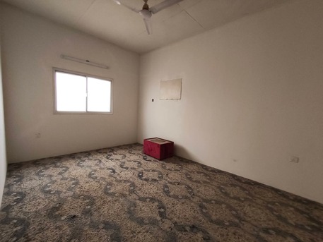 Juffair, Offices, BHD 135,  Juffair:- 1Bhk Office/Commercial Unfurnished Flat On Rent.Bd 135/- Without Ewa.