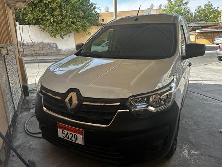 Manama, Vehicles, Cars & Trucks , BHD 3300,  Renault Express Cargo Van Imacalite Condation Single Ownar,  2023,  Manual,  2000 KM,
