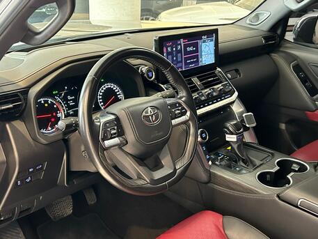 East Riffa, Vehicles, Cars & Trucks , BHD 24300,  Toyota Land Cruiser,  2022,  Automatic,  138000 KM,   VXR TWIN TURBO MODEL   FOR SALE
