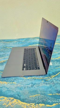 Riyadh, Computers, SAR 2250,  Macbook 16" (2019) - I7 - 16gb Ram - 512gb Ssd - 4gb Graphic