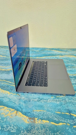 Riyadh, Computers, SAR 2250,  Macbook 16" (2019) - I7 - 16gb Ram - 512gb Ssd - 4gb Graphic