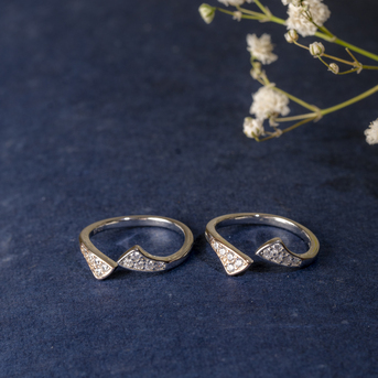 Mumbai, Jewelry, INR 1399,  Tri-Glint Elegance Toe Ring