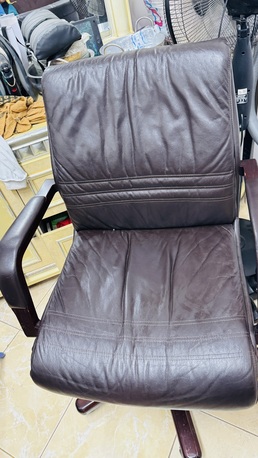 Al Malaz, Furniture, SAR 100,  Rolling Leather Chair