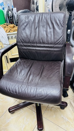 Al Malaz, Furniture, SAR 100,  Rolling Leather Chair