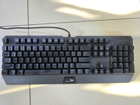 Adliya, Computers, BHD 30,  Gaming Keyboards And Gaming Microphone (Audio Recording)