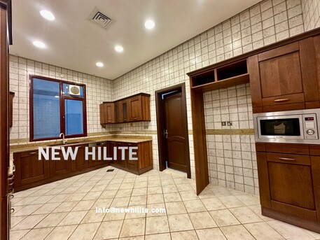 Kuwait City, Villas, KWD 850,  Spacious 4-Bedroom Floor For Rent In Salwa