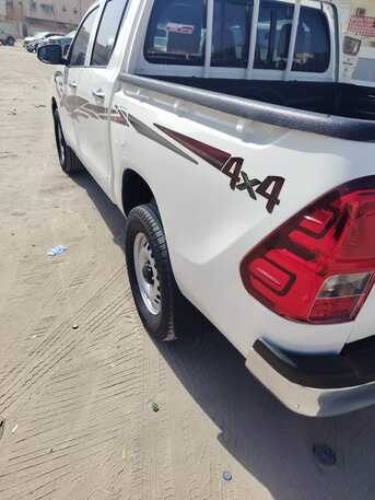 Dammam, Logistics, سيارة تويوتا هايلكس 4X4 موديل 2022 ديزل للإيجار م