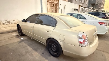 Jeddah, Vehicles, Cars & Trucks , SAR 8000,  Nissan Altima,  2005,  Manual,  345000 KM,  Urgent Sale_  Model