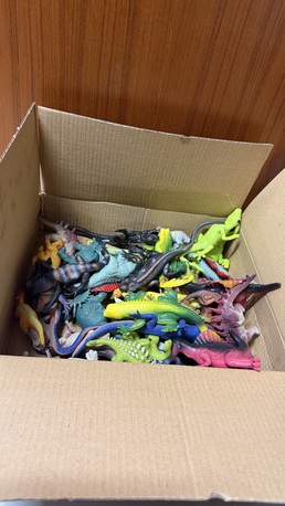 Manama, Toys & Games, BHD 4,  Dinasaour Box 45 Pcs New Condition For Sale