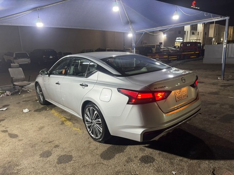 Al Naeem, Vehicles, Cars & Trucks , SAR 88000,  Nissan Altima 2023,  2023,  Automatic,  31000 KM,  Nissan Altima.  SV First Owner.  31k Milage