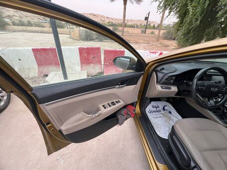 Riyadh, Vehicles, Cars & Trucks , SAR 32000,  Hyundai Elentra,  2019,  Automatic,  245000 KM,   - Golden, Cruise Control, Sports Function