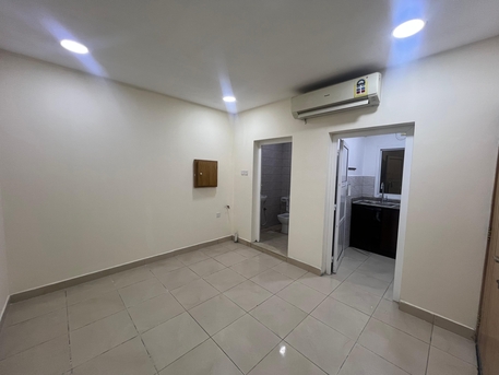 Mahooz, Apartments/Houses, BHD 140/year,  1 BR,  EXCELLENT STUDIO SEMI FURNISHD WITH UNLIMITED EWA SUITABLE SINGLE SIZE BED