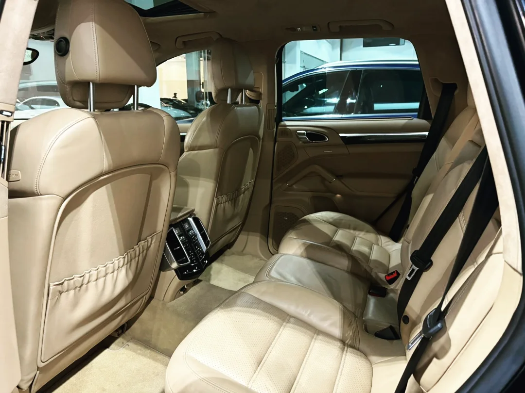 Amwaj Islands, Vehicles, Cars & Trucks , BHD 4800,  Porsche Cayenne Turbo,  2011,  Automatic,  183000 KM,     V8 4.8L TC 500 HP  Full Option