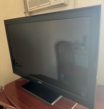 Manama, Electronics, BHD 50,  For Sale: Sony Bravia 40" LCD TV