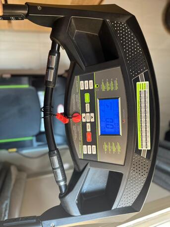 Manama, Sporting Goods, BHD 100,  For Sale: Albaraka Treadmill