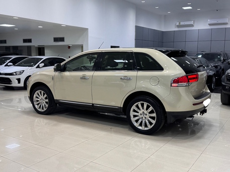 Manama, Vehicles, Cars & Trucks , BHD 3800,  Lincoln MKX,  2015,  Automatic,  97350 KM,    (Beige)