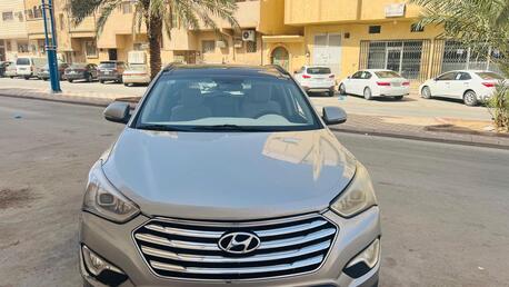Riyadh, Vehicles, Cars & Trucks , SAR 32000,  2015,  2015,  Automatic,  280000 KM,  For Sale: Hyundai Santa Fe &ndash; 7-Seater In Excellent Condition