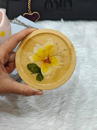 Riyadh, Household Items, SAR 20,  New Floral Resin Wooden Coaster