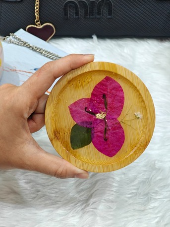 Riyadh, Household Items, SAR 20,  New Floral Resin Wooden Coaster