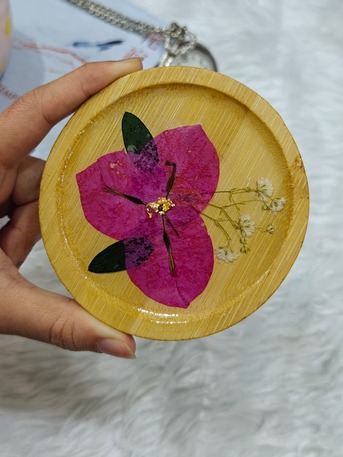 Riyadh, Household Items, SAR 20,  New Floral Resin Wooden Coaster