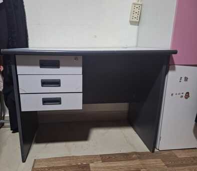 Riyadh, Furniture, SAR 80,  Laptop Or Study Table For Sale (Grey Color)