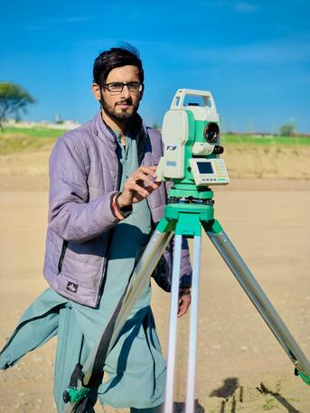 Riyadh, Job Seekers, Road Surveyor And Building Electrician