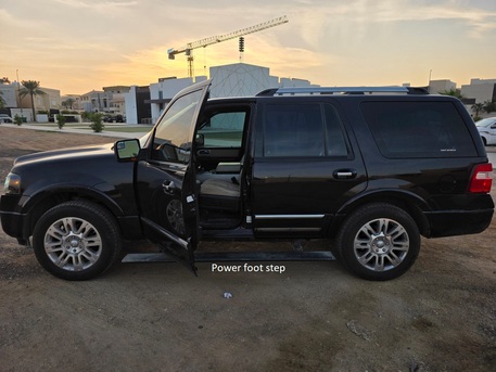 Riyadh, Vehicles, Cars & Trucks , SAR 35000,  Ford Expedition Limited,  2013,  Automatic,  258000 KM,  FOR SALE &ndash;   &ndash; 4x2 &ndash; Well Maintained