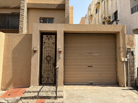 Jeddah, Apartments/Houses, SAR 47000/year,  Studio,  0 Sq. Meter,  Spacious Ground-floor Apartment With A Private Outdoor Yard And Car Garage