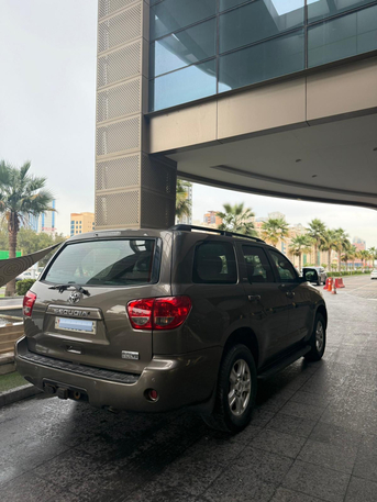 Manama, Vehicles, Cars & Trucks , BHD 5900,  Toyota Sequoia,  2012,  Automatic,  130000 KM,  Toyota Sequioa  ( Only )
