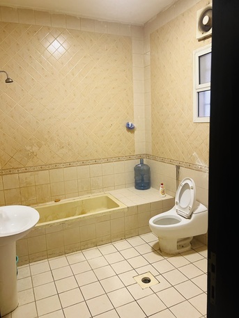 Al Malaz, Rooms Available, SAR 1500/month,  Furnished,  Separate Bachelor Room In Gated Community(Kitchen Available)