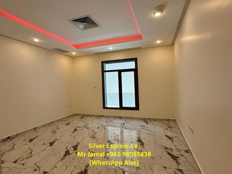 Mubarak Al-Kabeer, Apartments/Houses, KWD 800/month,  5 BR,  200 Sq. Meter,  5 Bedroom Villa Floor With Balcony For Rent In Finatees.
