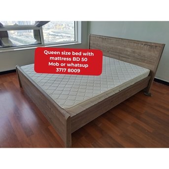 Manama, Furniture, BHD 50,  🌍🌐Queen Size Bed With Mattress In Good Condition For Sale With Delivery